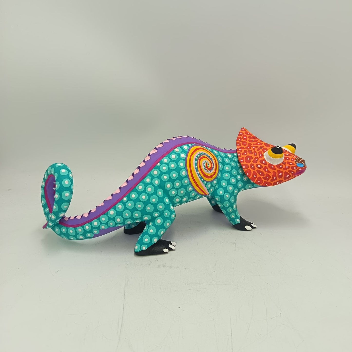 Oaxacan Wood Carving Hand Made, Chameleon By Armando Jimenez PP9155
