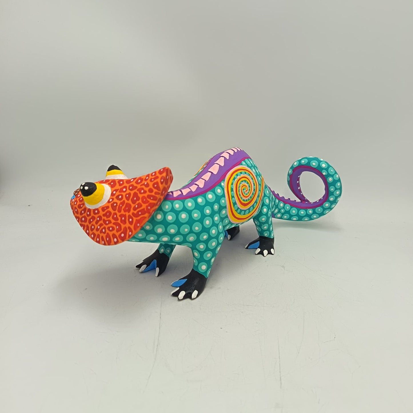 Oaxacan Wood Carving Hand Made, Chameleon By Armando Jimenez PP9155