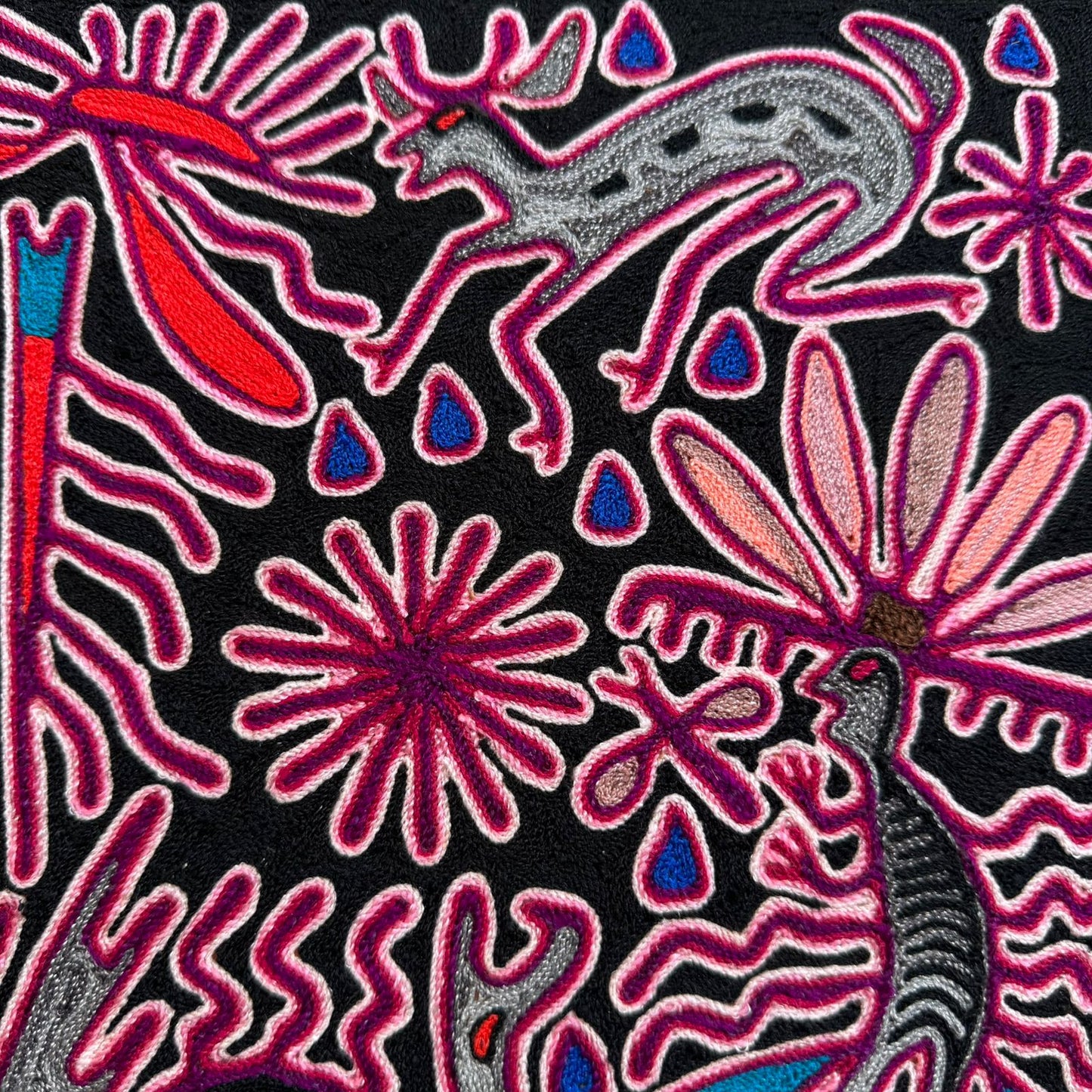 Huichol Indian Mexican Folk Art Yarn Painting by Silverio Gonzalez Rios PP9257