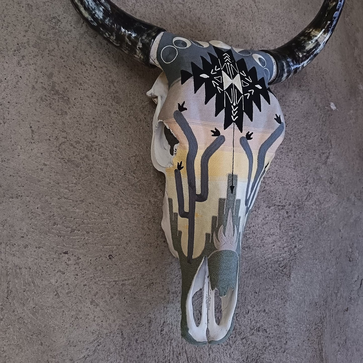 Mexican Folk Art Huichol Yarn Painting on Bull Skull By Alfredo Meraz Reyna PP9419