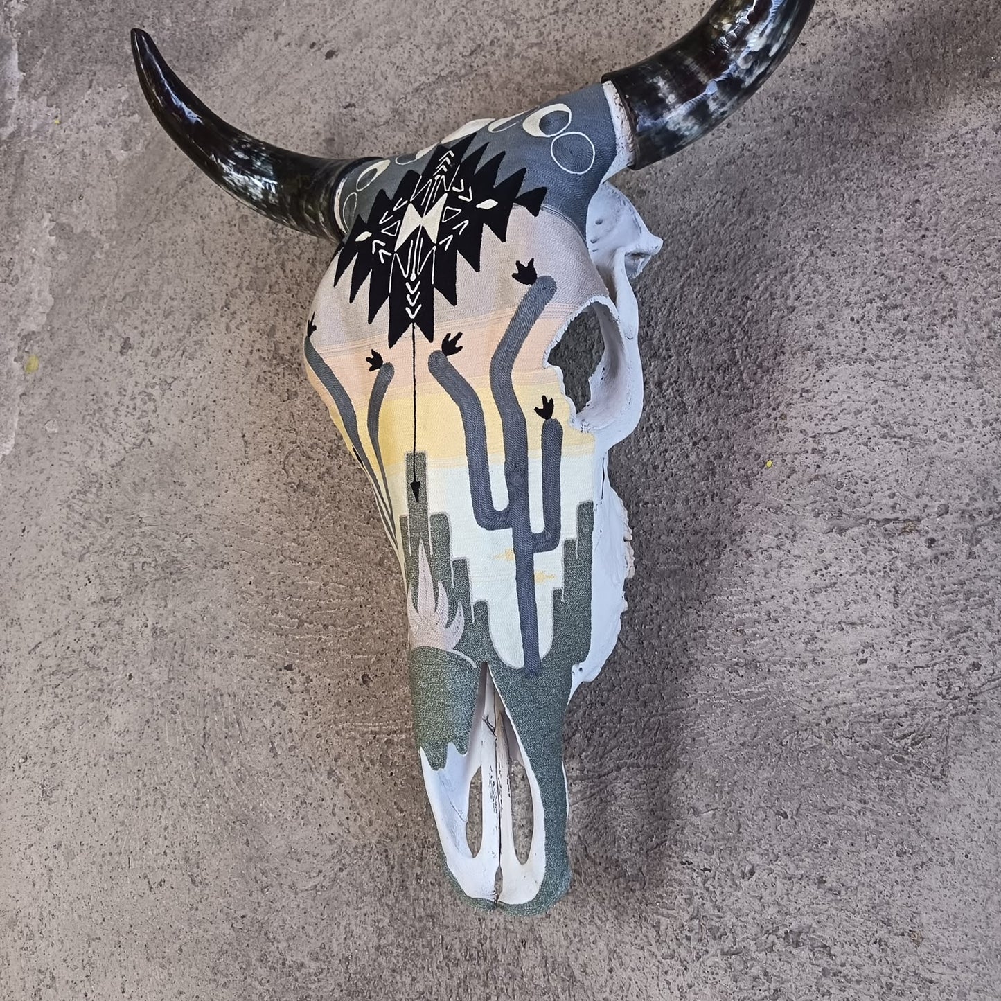 Mexican Folk Art Huichol Yarn Painting on Bull Skull By Alfredo Meraz Reyna PP9419