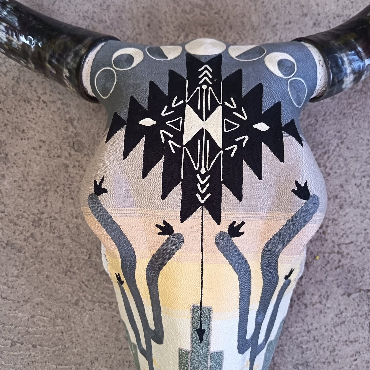 Mexican Folk Art Huichol Yarn Painting on Bull Skull By Alfredo Meraz Reyna PP9419
