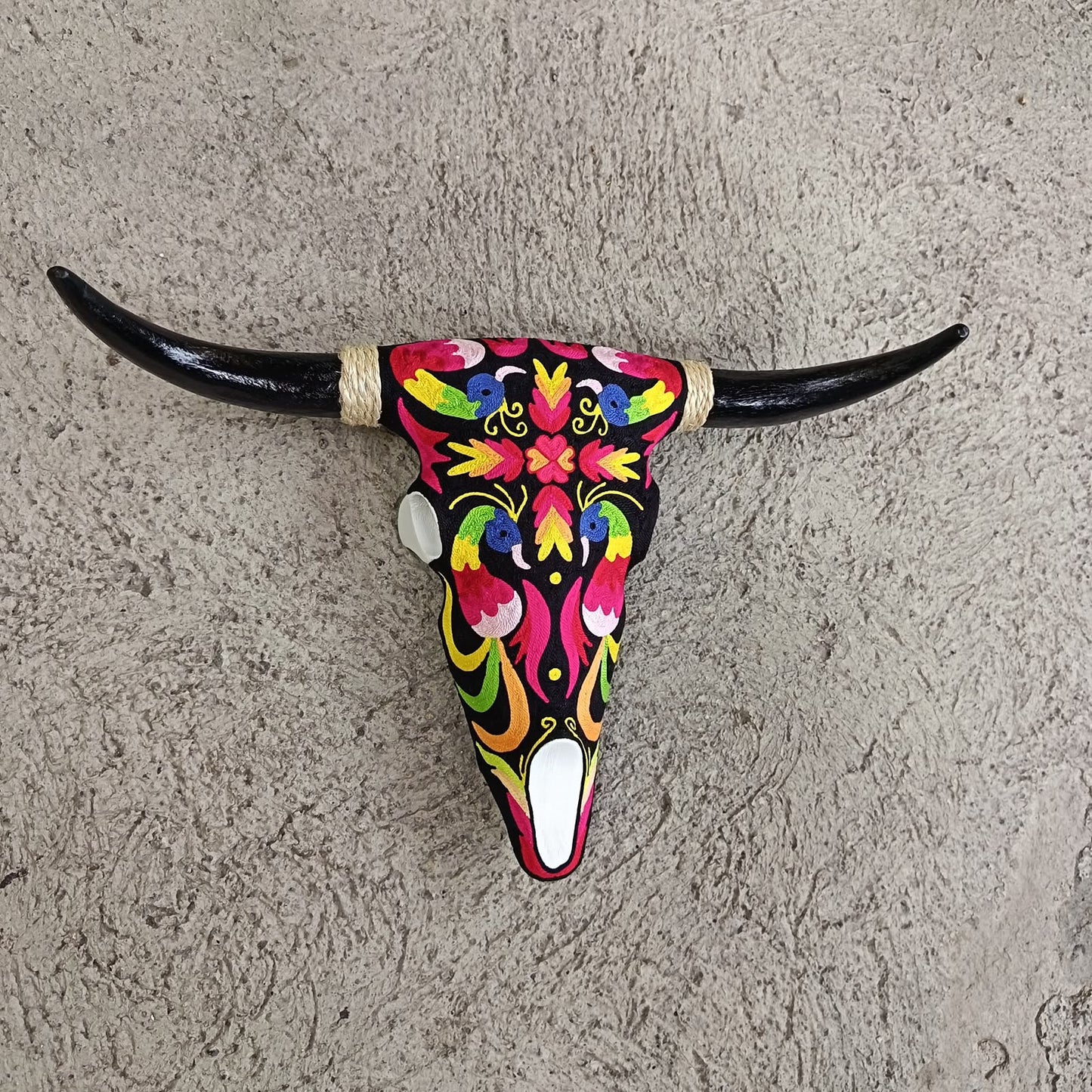 Mexican Folk Art Huichol Yarn Painting on Bull Skull By Alfredo Meraz Reyna PP9496