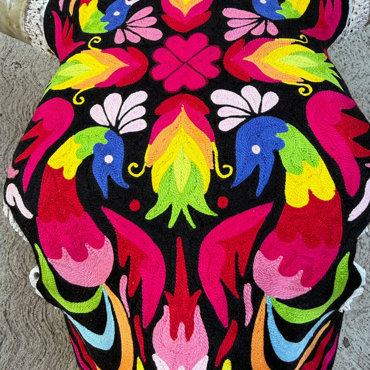 Mexican Folk Art Huichol Yarn Painting on Bull Skull By Alfredo Meraz Reyna PP9604