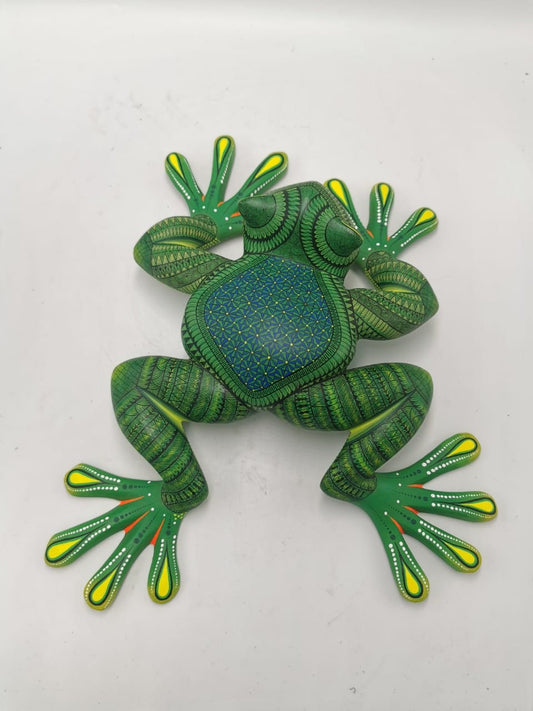 Oaxacan Wood Carving Frog by Manuel Cruz Prudencio PP3991